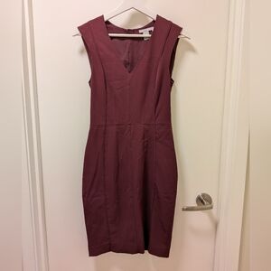 H&M Sleeveless V-Neck Midi Sheath Dress in Burgundy